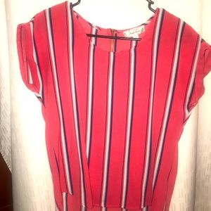 Cute stripe blouse! 👚😍